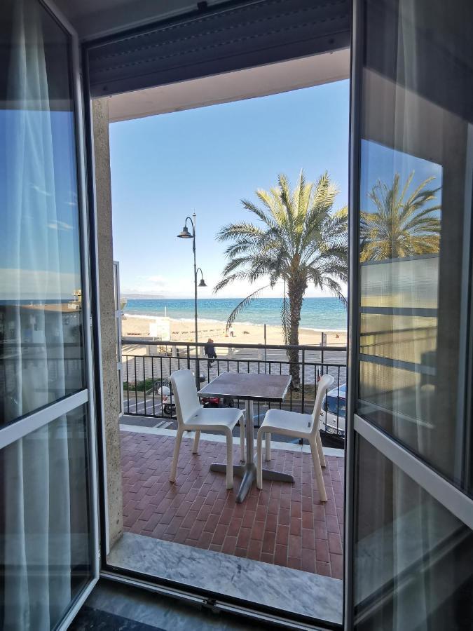 Albium Hotel Albenga Luaran gambar