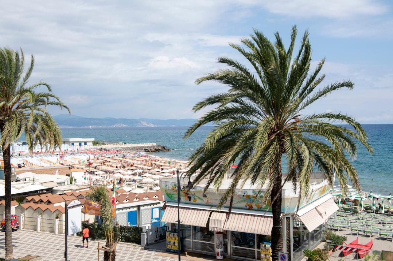 Albium Hotel Albenga Luaran gambar