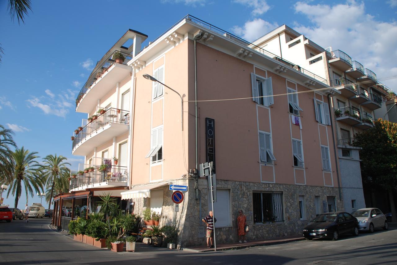 Albium Hotel Albenga Luaran gambar